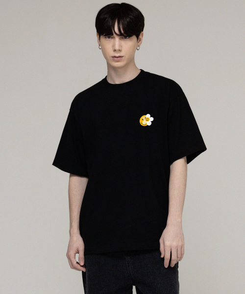GRAVER（グレーバー）の「[ユニセックス]スモールドットスマイルフラワーミックス半袖Tシャツ_ブラック（Tシャツ/カットソー・レディース・ブラック・MEDIUM/LARGE/SMALL）」の3枚目の写真