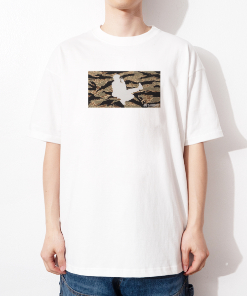 QT8 GARMENTS(キューティーエイトガーメント)の「OC Noodle x QT8 Tiger Camo Tee (Ivory)(Tシャツ/カットソー・レディース・その他・MEDIUM/LARGE/X-LARGE)」の2枚目の写真