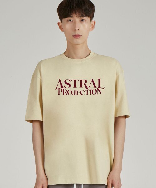 ASTRAL PROJECTION(アストラルプロジェクション)の「ベーシックレタリングロゴラウンドネック15番手綿半袖Tシャツ_バター(Tシャツ/カットソー・メンズ・その他・LARGE/X-LARGE/XX-LARGE)」の1枚目の写真