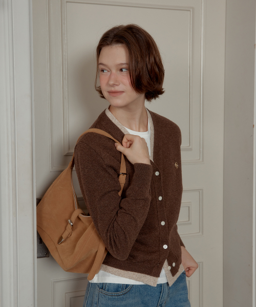 ANOETIC（アノエティック）の「ANC LAYERED V-NECK CARDIGAN_BROWN（カーディガン/ボレロ・レディース・ブラウン・FREE）」の2枚目の写真