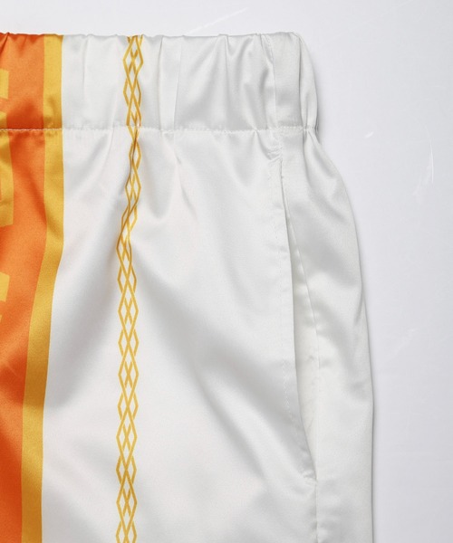 VANQUISH(ヴァンキッシュ)の「VANQUISH / ヴァンキッシュ VA トライバルボーダー デザインショーツ(その他パンツ・メンズ・オレンジ/ライトピンク・M/L)」の4枚目の写真