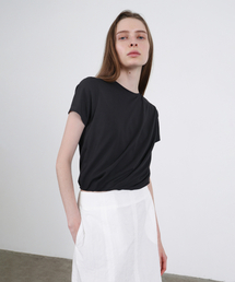 LEVAR（レバー）の「Balloon Cropped T-shirt  - Black（Tシャツ/カットソー）」