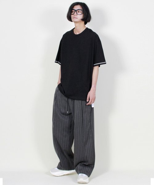 DEMARC(ドゥマーク)の「ストライプワイドツーピンタックパンツチャコール(その他パンツ・メンズ・その他・MEDIUM/LARGE)」の1枚目の写真