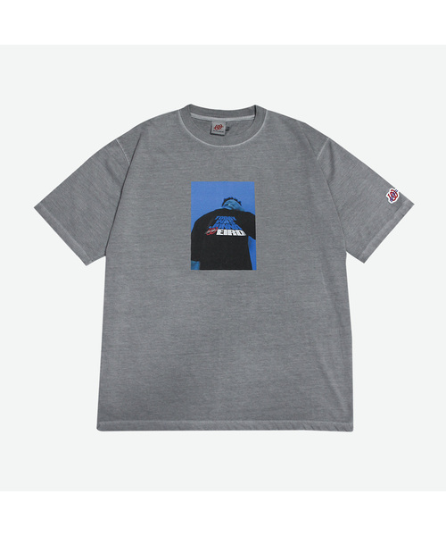 WEIRDWORLD(ウィアード ワールド)の「ジョンナウィアード ピグメントフォトTシャツ ライトグレー(Tシャツ/カットソー・レディース・ライトグレー・MEDIUM/LARGE/X-LARGE)」の1枚目の写真