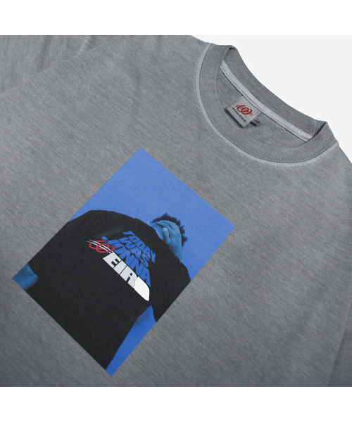 WEIRDWORLD(ウィアード ワールド)の「ジョンナウィアード ピグメントフォトTシャツ ライトグレー(Tシャツ/カットソー・レディース・ライトグレー・MEDIUM/LARGE/X-LARGE)」の3枚目の写真