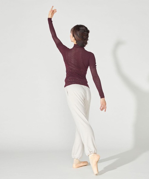 Chacott(チャコット)の「【ノーソーイングニット】リバーシブルハイネックトップ(ニット/セーター・レディース・レッド/グレー・M)」の5枚目の写真