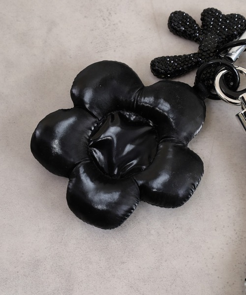 FUNALIVE（ファンアライブ）の「ミラー付フラワー＆パール付リボンバッグチャーム（チャーム・レディース・ホワイト/ピンク/ブラック系/ゴールド/シルバー系/ブラック/シルバー・F/FREE）」の18枚目の写真