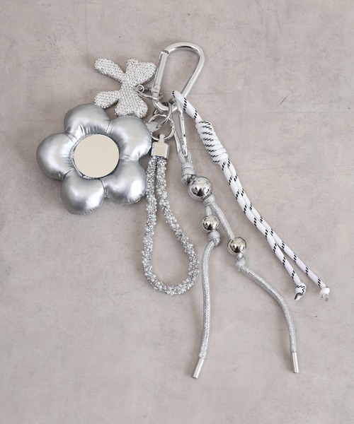 FUNALIVE（ファンアライブ）の「ミラー付フラワー＆パール付リボンバッグチャーム（チャーム・レディース・ホワイト/ピンク/ブラック系/ゴールド/シルバー系/ブラック/シルバー・F/FREE）」の19枚目の写真