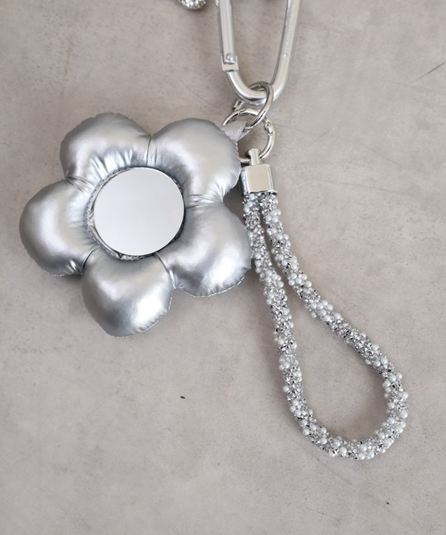 FUNALIVE（ファンアライブ）の「ミラー付フラワー＆パール付リボンバッグチャーム（チャーム・レディース・ホワイト/ピンク/ブラック系/ゴールド/シルバー系/ブラック/シルバー・F/FREE）」の22枚目の写真