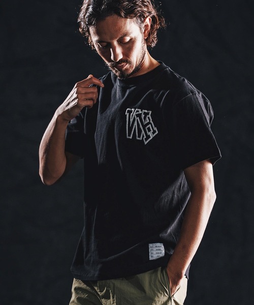 wjk reluxe（ダブルジェーケーリラックス）の「mt10167-initial print SS tee Tシャツ(WR26S-31)（Tシャツ/カットソー・メンズ・ブラック/グリーン系その他/ホワイト・XL/L/M/S）」の2枚目の写真