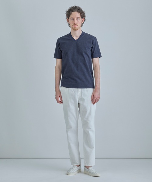 MEN'S BIGI（メンズビギ）の「【ACTIVE TAILOR/アクティブテイラー】シルケットスムースVネックTシャツ＜接触冷感 / UVカット＞（Tシャツ/カットソー・メンズ・ホワイト/ブラウン/ベージュ/ネイビー/ブラック・01/02/03/04）」の12枚目の写真