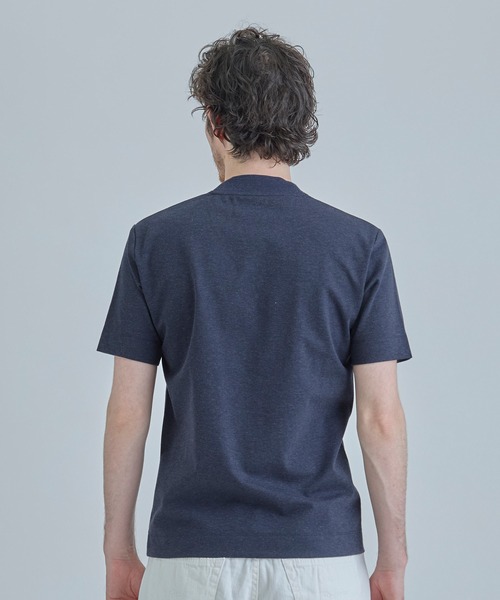 MEN'S BIGI（メンズビギ）の「【ACTIVE TAILOR/アクティブテイラー】シルケットスムースVネックTシャツ＜接触冷感 / UVカット＞（Tシャツ/カットソー・メンズ・ホワイト/ブラウン/ベージュ/ネイビー/ブラック・01/02/03/04）」の8枚目の写真