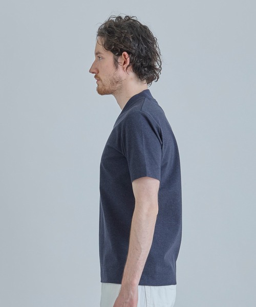 MEN'S BIGI（メンズビギ）の「【ACTIVE TAILOR/アクティブテイラー】シルケットスムースVネックTシャツ＜接触冷感 / UVカット＞（Tシャツ/カットソー・メンズ・ホワイト/ブラウン/ベージュ/ネイビー/ブラック・01/02/03/04）」の7枚目の写真