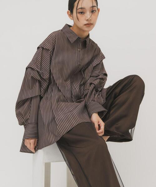 KBF（ケイビーエフ）の「ランダムタックデザインストライプシャツ（シャツ/ブラウス・レディース・ブラウン系その他/ピンク系その他/ベージュ系その他・ONE）」の2枚目の写真