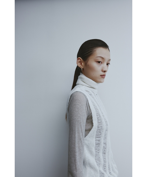 YOUTH(ユース)の「High Neck Damaged Knit Vest-Ivory(ベスト・レディース・その他・SMALL/MEDIUM)」の5枚目の写真