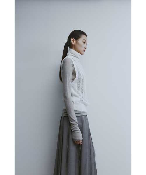 YOUTH(ユース)の「High Neck Damaged Knit Vest-Ivory(ベスト・レディース・その他・SMALL/MEDIUM)」の4枚目の写真