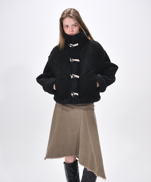 ETMON(エトモン)の「High-Neck Suede Mustang Coat, Black(ムートンコート・レディース・その他・FREE)」の2枚目の写真