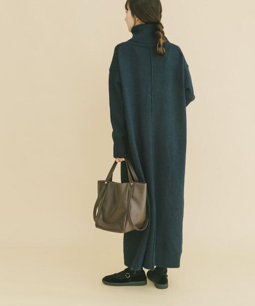 ITEMS URBANRESEARCH(アイテムズ アーバンリサーチ)の「タートルネックニットワンピース(ワンピース・レディース・グレー/ブラウン/ネイビー・FREE)」の3枚目の写真