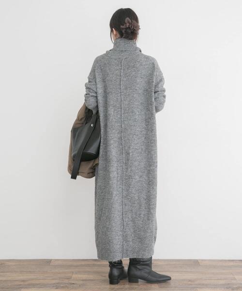 ITEMS URBANRESEARCH(アイテムズ アーバンリサーチ)の「タートルネックニットワンピース(ワンピース・レディース・グレー/ブラウン/ネイビー・FREE)」の17枚目の写真