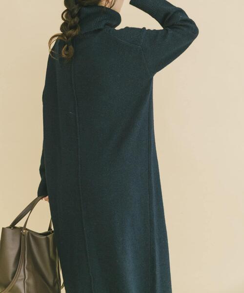ITEMS URBANRESEARCH(アイテムズ アーバンリサーチ)の「タートルネックニットワンピース(ワンピース・レディース・グレー/ブラウン/ネイビー・FREE)」の20枚目の写真