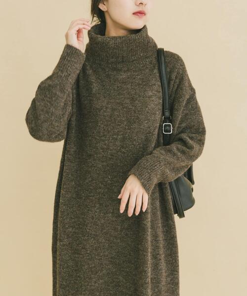 ITEMS URBANRESEARCH(アイテムズ アーバンリサーチ)の「タートルネックニットワンピース(ワンピース・レディース・グレー/ブラウン/ネイビー・FREE)」の11枚目の写真