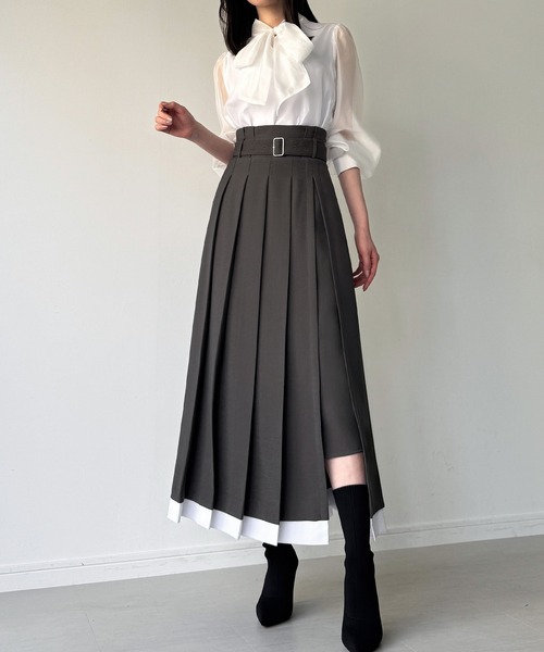 junoah(ジュノア)の「レイヤードスリットプリーツスカート(スカート・レディース・グレイッシュベージュ/ブラック/チャコール・SMALL/LARGE/MEDIUM)」の2枚目の写真