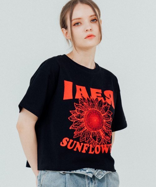IAER(アイアー)の「ワイドクロップサンフラワー半袖Tシャツ-ブラック(Tシャツ/カットソー・レディース・その他・ONE SIZE)」の1枚目の写真