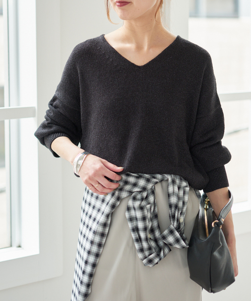 Spick & Span(スピックアンドスパン)の「レーヨンペーパーヤーンVネックプルオーバー(ニット/セーター・レディース・ブラック/グリーン/ベージュ・FREE)」の7枚目の写真