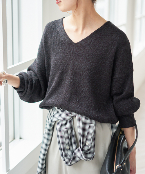 Spick & Span(スピックアンドスパン)の「レーヨンペーパーヤーンVネックプルオーバー(ニット/セーター・レディース・ブラック/グリーン/ベージュ・FREE)」の8枚目の写真