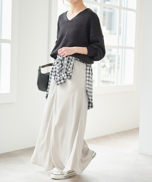 Spick & Span(スピックアンドスパン)の「レーヨンペーパーヤーンVネックプルオーバー(ニット/セーター・レディース・ブラック/グリーン/ベージュ・FREE)」の10枚目の写真
