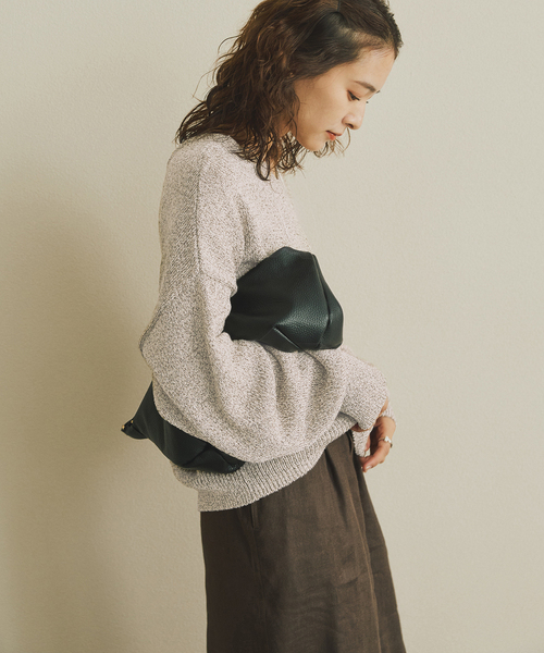 Spick & Span(スピックアンドスパン)の「レーヨンペーパーヤーンVネックプルオーバー(ニット/セーター・レディース・ブラック/グリーン/ベージュ・FREE)」の13枚目の写真