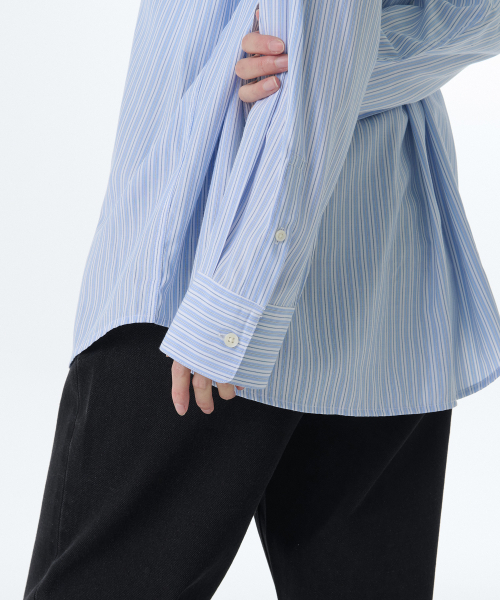 MUSINSA STANDARD WOMAN（ムシンサスタンダードウーマン）の「ウィメンズオーバーサイズストライプシルキーシャツ[ブルー]（シャツ/ブラウス・レディース・その他・LARGE/SMALL/X-SMALL/MEDIUM）」の7枚目の写真
