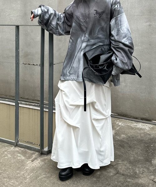 Mavie..7（メヴィセットゥ）の「【Mavie..7】【3サイズ展開】タックデザインロングスカート（スカート・レディース・オフホワイト/ブラック・SMALL/MEDIUM/X-SMALL）」の2枚目の写真