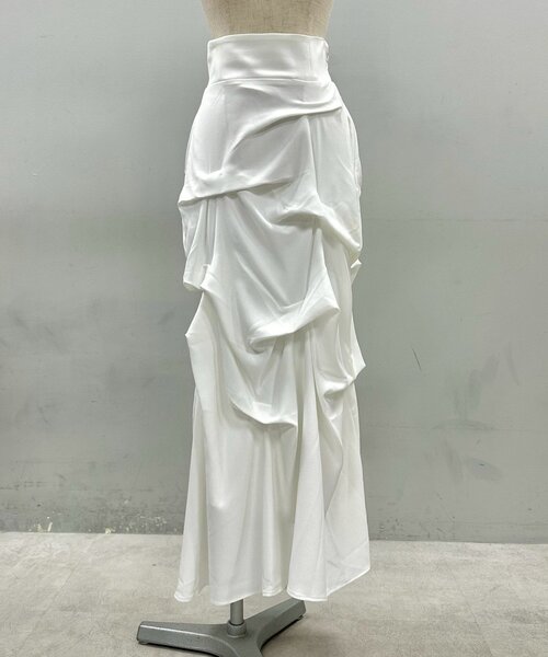 Mavie..7（メヴィセットゥ）の「【Mavie..7】【3サイズ展開】タックデザインロングスカート（スカート・レディース・オフホワイト/ブラック・SMALL/MEDIUM/X-SMALL）」の8枚目の写真