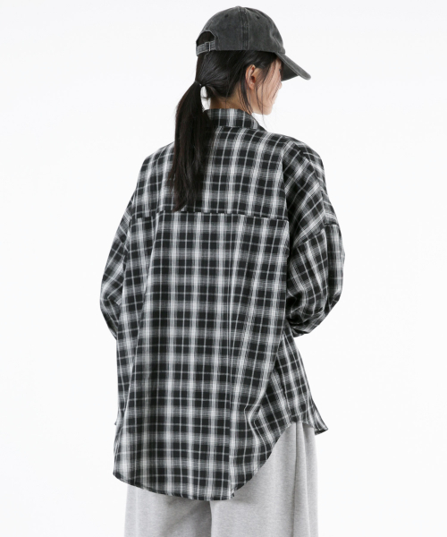 UMM(ウム)の「レディースオールデイオーバーサイズチェックロングシャツブラック(シャツ/ブラウス・レディース・ブラック・F)」の3枚目の写真