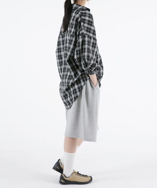 UMM(ウム)の「レディースオールデイオーバーサイズチェックロングシャツブラック(シャツ/ブラウス・レディース・ブラック・F)」の9枚目の写真
