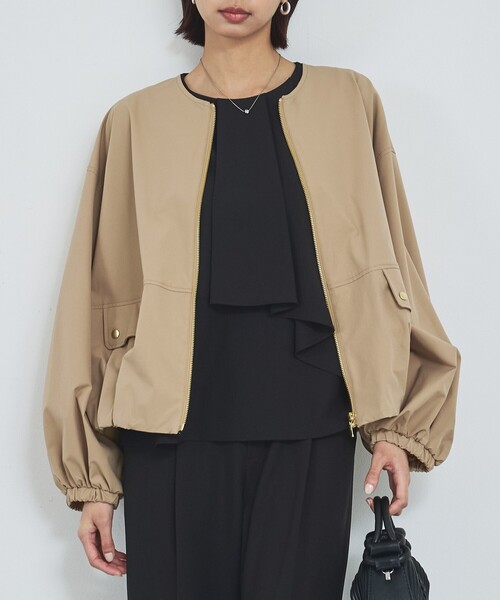abahouse mavie(アバハウスマヴィ)の「【撥水加工】ノーカラーショートブルゾン/春服/ライトアウター/長袖/きれいめ(ブルゾン・レディース・ブラック/ベージュ・フリー)」の2枚目の写真