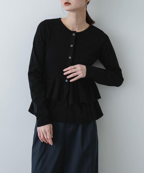 SENSE OF PLACE by URBAN RESEARCH(センスオブプレイスバイアーバンリサーチ)の「『洗濯可』ウェーブペプラムニットカーディガン(カーディガン/ボレロ・レディース・アイボリー/ブラック/ライトブルー・ONE)」の3枚目の写真