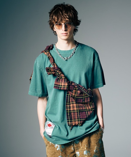 glamb(グラム)の「Pigment Body T-Shirt / ピグメントボディTシャツ(Tシャツ/カットソー・メンズ・ホワイト/グリーン/ブラック/イエロー・M/L)」の4枚目の写真