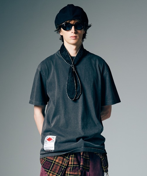 glamb(グラム)の「Pigment Body T-Shirt / ピグメントボディTシャツ(Tシャツ/カットソー・メンズ・ホワイト/グリーン/ブラック/イエロー・M/L)」の3枚目の写真