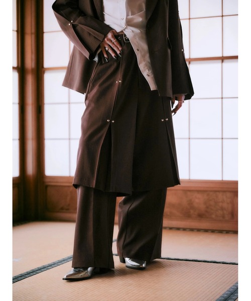 CREO STORE(クレオストア)の「【TAJEN:T】TUCK DESIGN STUDS 2WAY PANTS/タックデザイン スタッズ2WAY パンツ/ セットアップ着用可能(スラックス・レディース・ブラウン/チャコールグレー・2/1)」の1枚目の写真