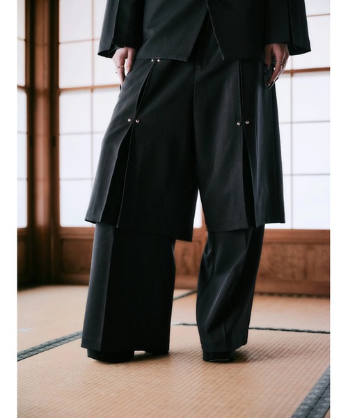 CREO STORE(クレオストア)の「【TAJEN:T】TUCK DESIGN STUDS 2WAY PANTS/タックデザイン スタッズ2WAY パンツ/ セットアップ着用可能(スラックス・レディース・ブラウン/チャコールグレー・2/1)」の2枚目の写真