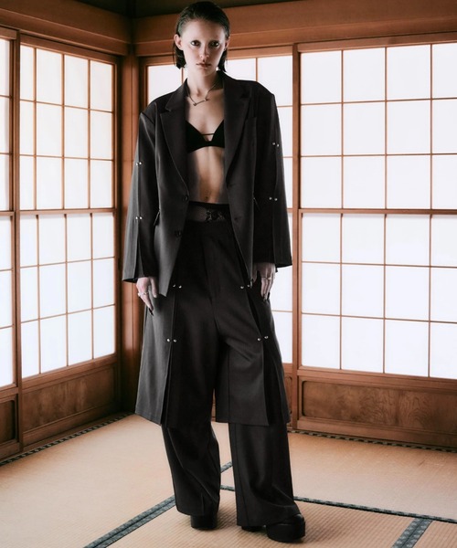 CREO STORE(クレオストア)の「【TAJEN:T】TUCK DESIGN STUDS 2WAY PANTS/タックデザイン スタッズ2WAY パンツ/ セットアップ着用可能(スラックス・レディース・ブラウン/チャコールグレー・2/1)」の3枚目の写真