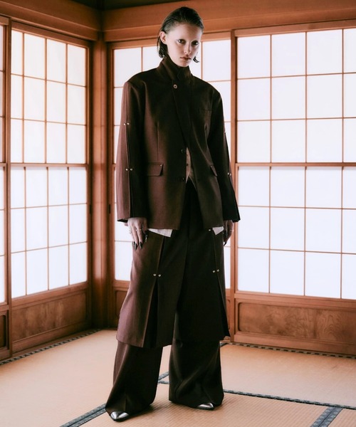 CREO STORE(クレオストア)の「【TAJEN:T】TUCK DESIGN STUDS 2WAY PANTS/タックデザイン スタッズ2WAY パンツ/ セットアップ着用可能(スラックス・レディース・ブラウン/チャコールグレー・2/1)」の6枚目の写真