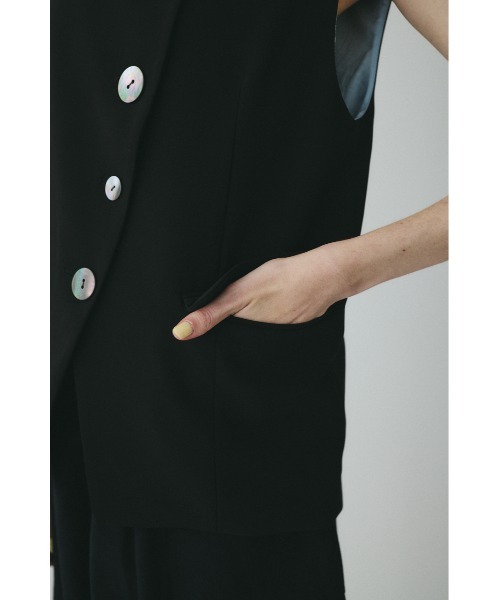 HeRIN.CYE(ヘリンドットサイ)の「Wave neck vest ウェーブネックベスト(ベスト・レディース・ブルー/オフホワイト/ブラック・FREE)」の15枚目の写真