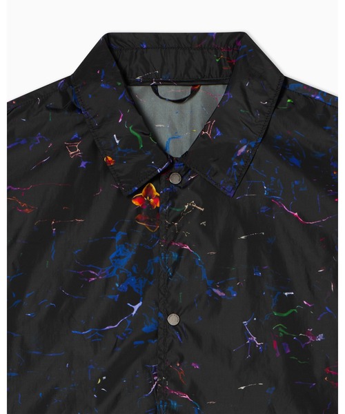 ARMANI EXCHANGE（アルマーニエクスチェンジ）の「【A|X アルマーニ エクスチェンジ】オールオーバーフラワープリント ナイロンコーチジャケット（ナイロンジャケット・メンズ・ブラック系・X-LARGE/SMALL/MEDIUM/LARGE）」の3枚目の写真