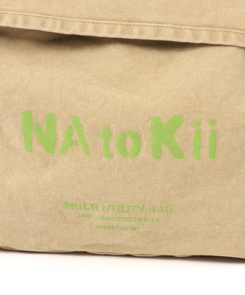 niko and...（ニコアンド）の「【NATOKii(ネイトゥーキー)】ニュースペーパーバッグ（ショルダーバッグ・メンズ・オフホワイト/ベージュ・FREE）」の4枚目の写真