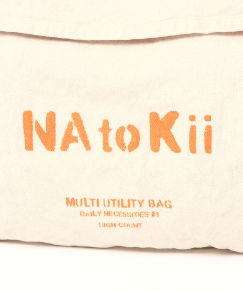 niko and...（ニコアンド）の「【NATOKii(ネイトゥーキー)】ニュースペーパーバッグ（ショルダーバッグ・メンズ・オフホワイト/ベージュ・FREE）」の13枚目の写真