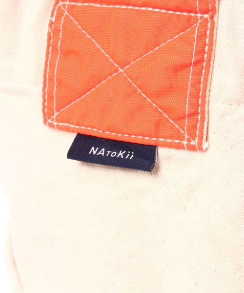 niko and...（ニコアンド）の「【NATOKii(ネイトゥーキー)】ニュースペーパーバッグ（ショルダーバッグ・メンズ・オフホワイト/ベージュ・FREE）」の14枚目の写真