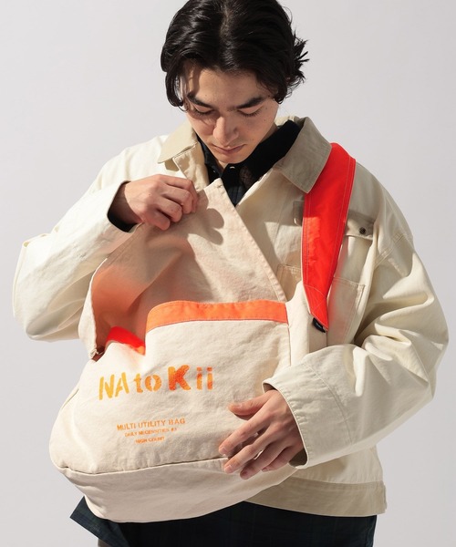 niko and...（ニコアンド）の「【NATOKii(ネイトゥーキー)】ニュースペーパーバッグ（ショルダーバッグ・メンズ・オフホワイト/ベージュ・FREE）」の22枚目の写真